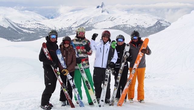 Miembros de Intercambio de Casas divirtiéndose en Aspen Ski Trip