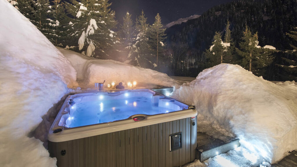 Hot tub in the snow outside Chalet Les Brames